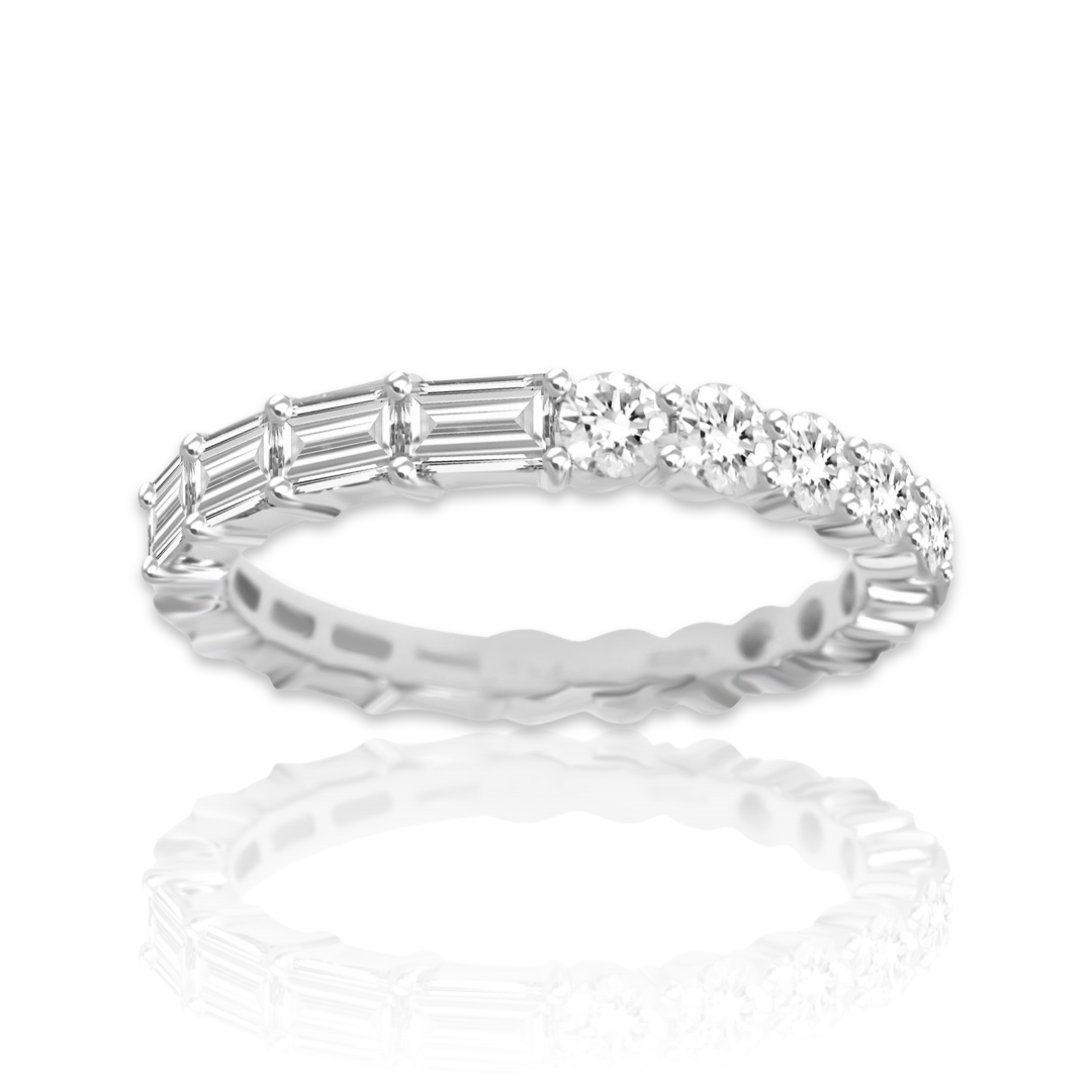 Emerald Cut and Round Diamonds 18k Gold Ring